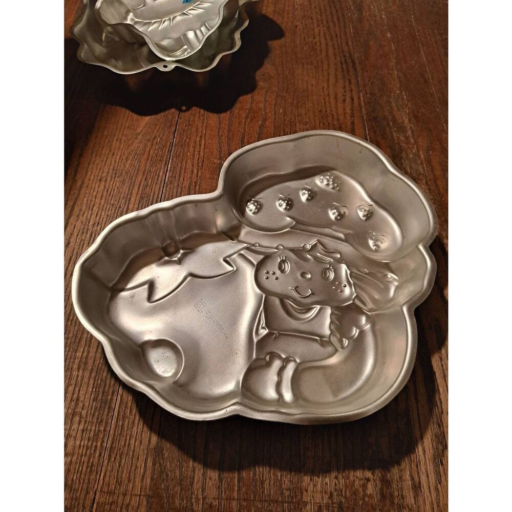 Vintage 1981 American Greetings Strawberry Shortcake Baking Cake Pan 502-3835 - Picture 2 of 2